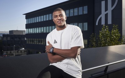 诺亚体育焦点-于帕梅卡诺被梅西教做人